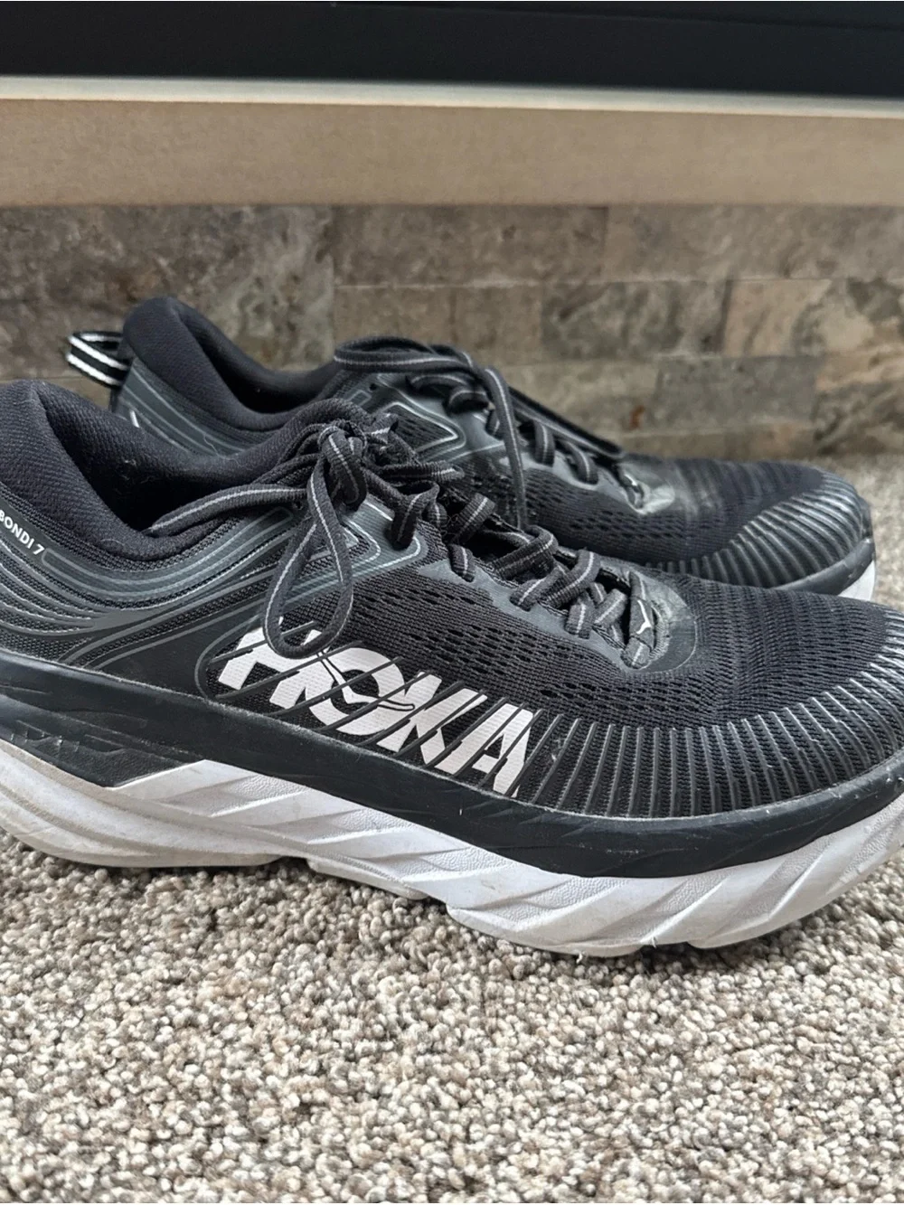 Hoka One One Black and White Bondi 7 Women’s US 7.5 Cushioning Running Shoes EUC